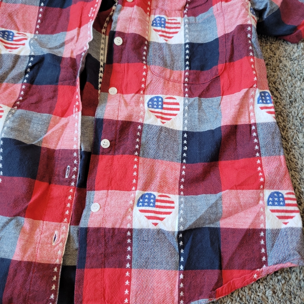 Collections etc heart flag button down. - Picture 2 of 8
